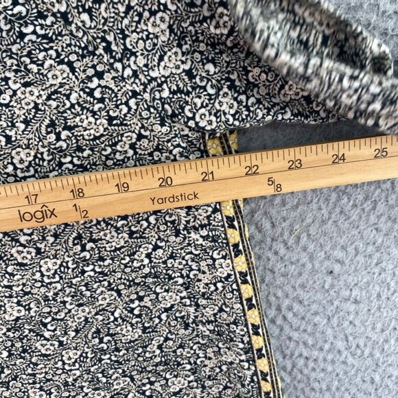 J Jill Top Womens Medium Ivory Black Floral 1/4 Button Long Sleeve Stretch Knit - Picture 8 of 10